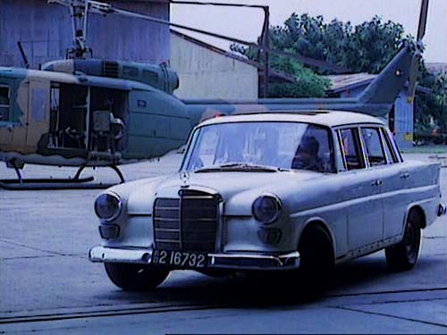 kino02_mercedes_w111.jpg (29599 Byte)