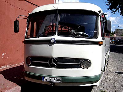 b365_mercedes_bus.jpg (27889 Byte)