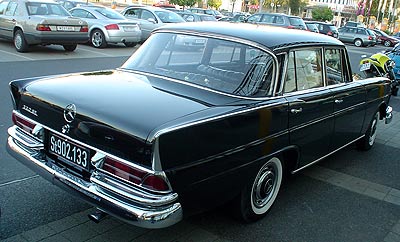 b389_benz_W111.jpg (31703 Byte)