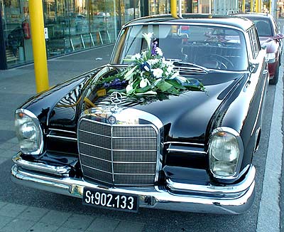 b389_mercedes_220.jpg (39584 Byte)