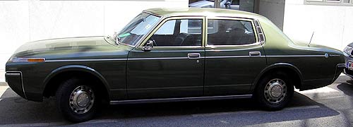 b390_toyota_crown.jpg (17848 Byte)