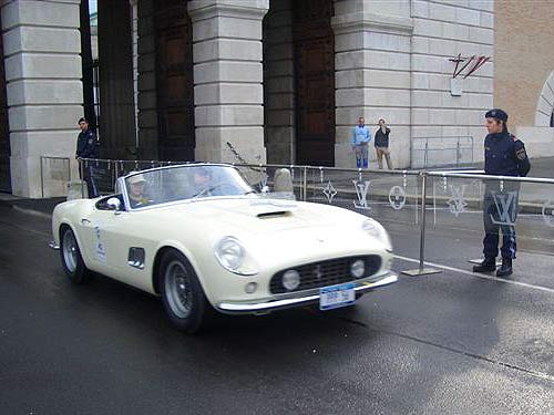 gall259_Ferrari_250_GT.jpg (33446 Byte)