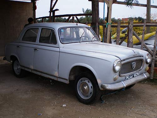 gast160a_Peugeot403.jpg (34173 Byte)