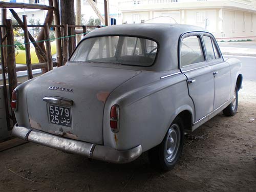 gast160b_Peugeot403.jpg (31811 Byte)