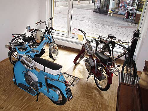 moped03a.jpg (47701 Byte)